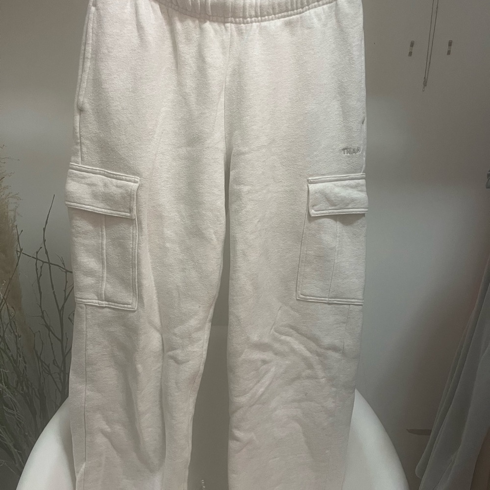 Aritzia TNA Cozy Fleeze Mega Cargo Sweatpants